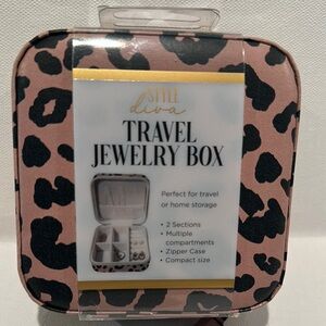 NWT Style Diva Travel Jewelry Box with multiple compartments and zipper closure.